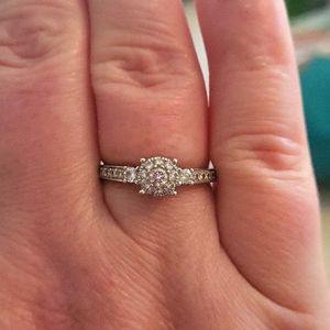 Beautiful 1 carat diamond ring Zales 8.5